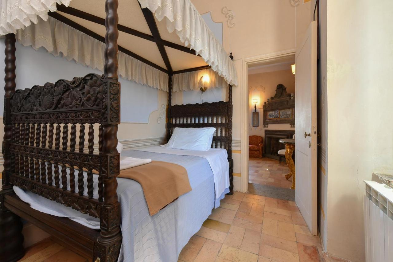 Castello Costaguti Hotel Roccalvecce Exterior photo