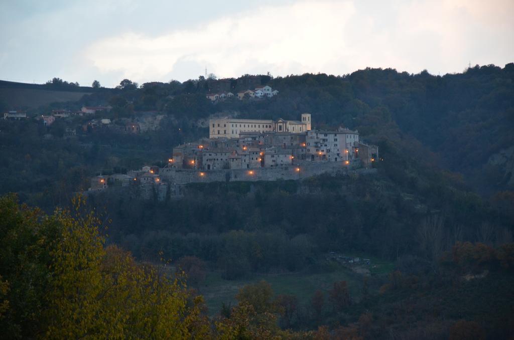 Castello Costaguti Hotel Roccalvecce Exterior photo